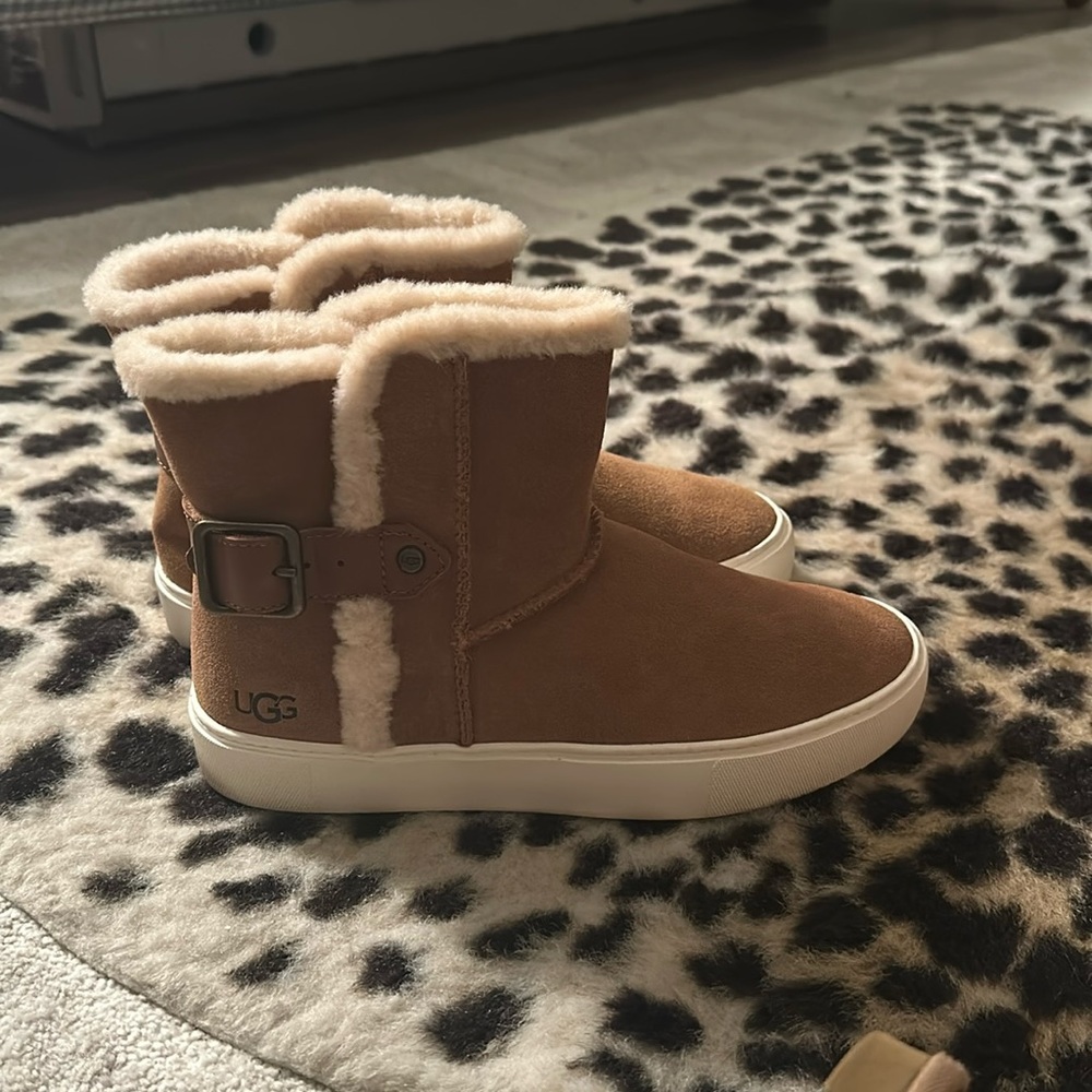 UGG Aika Boot Shearling Sneaker High Top